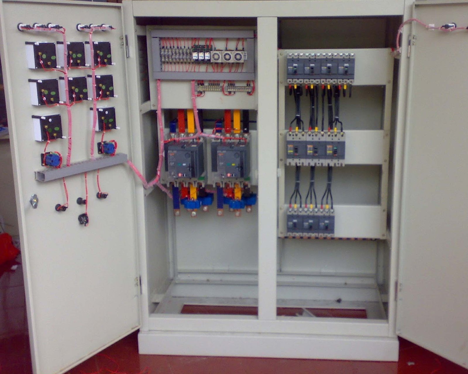 Perakitan Panel Tegangan Rendah (LV Panel)