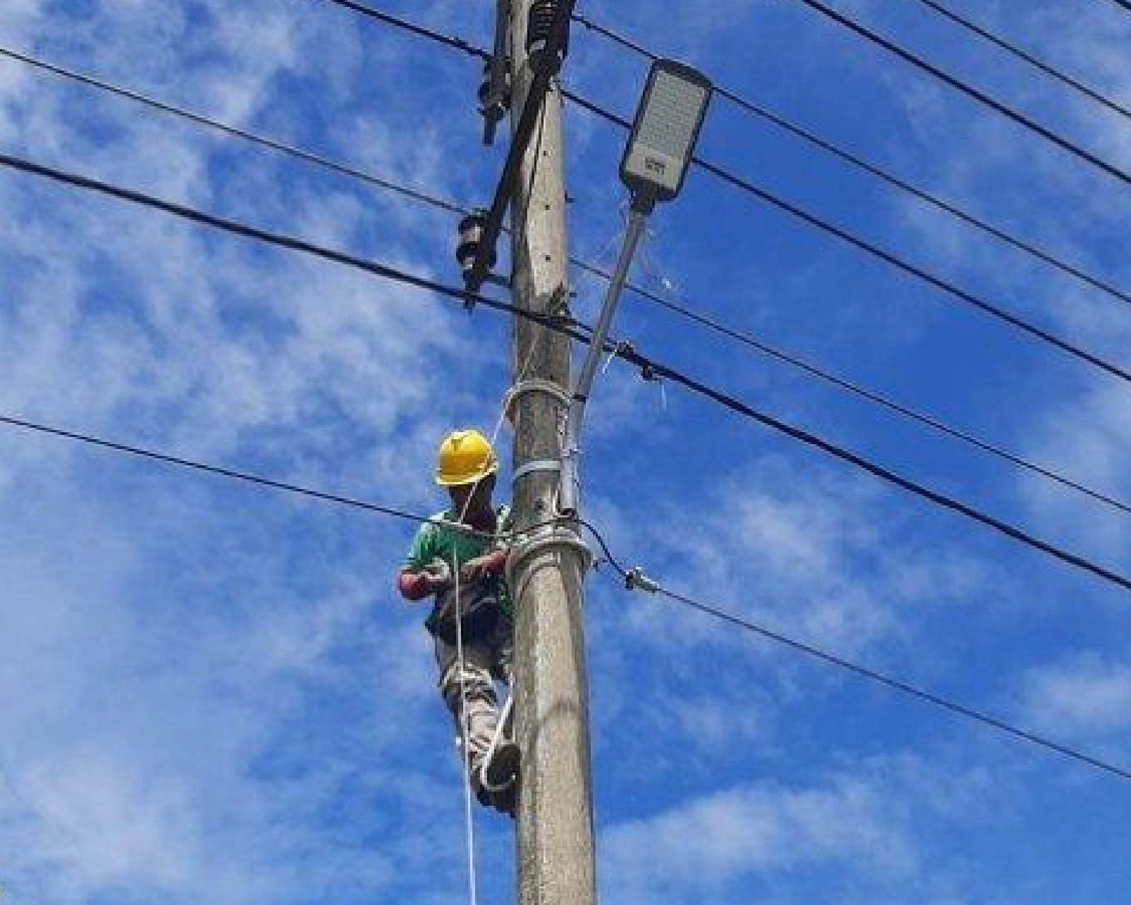 Instalasi Penerangan Jalan Umum (PJU) & Lampu Hias